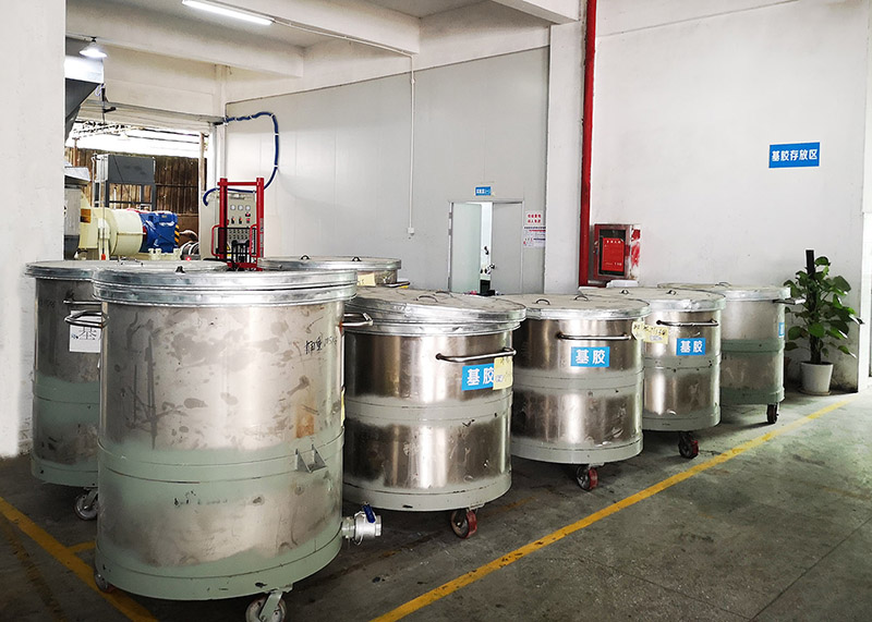 如何選擇靠譜的液體硅膠廠家？這些要點(diǎn)需牢記